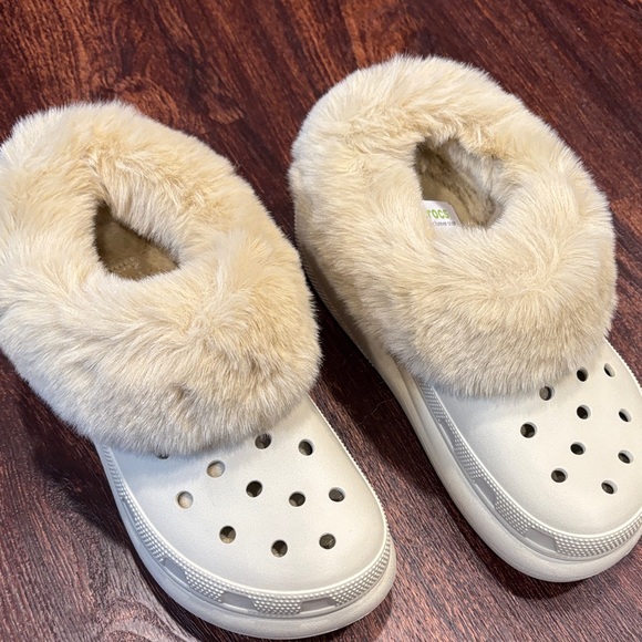 CROCS Cozy Fur-Lined Clogs - Cream - Picture 2 of 8